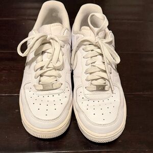 Nike Air Force 1 women size 7.5 White Athletic Sneakers